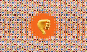 Emoji de polegar para baixo centralizado sobre fundo de ícones de redes sociais, ilustrando os riscos da falta de brand publishing.